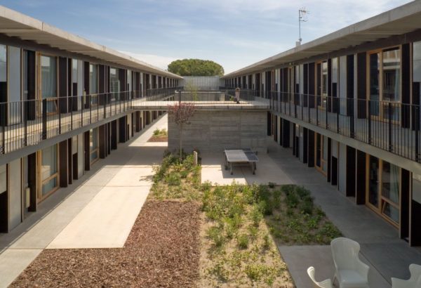 CompactHabit student dorm unihabit residencia estudiantes residence universitaire sant cugat eMii-C modular concrete beton formigo hormigon