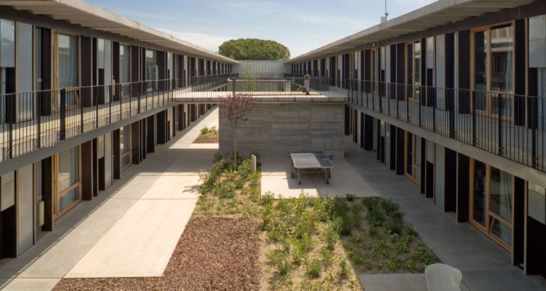 CompactHabit student dorm unihabit residencia estudiantes residence universitaire sant cugat eMii-C modular concrete beton formigo hormigon