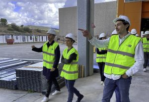 Visit of the Housing and Rehabilitation Councilor of the Barcelona City Council to the Compact Habit factory